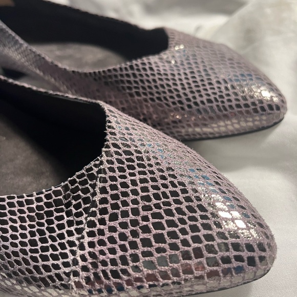 Vionic Caballo Metallic Flats Women’s size 10 - Picture 4 of 7
